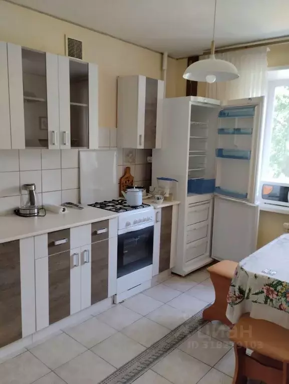2-к кв. Омская область, Омск Заозерная ул., 17/1 (70.0 м) - Фото 0