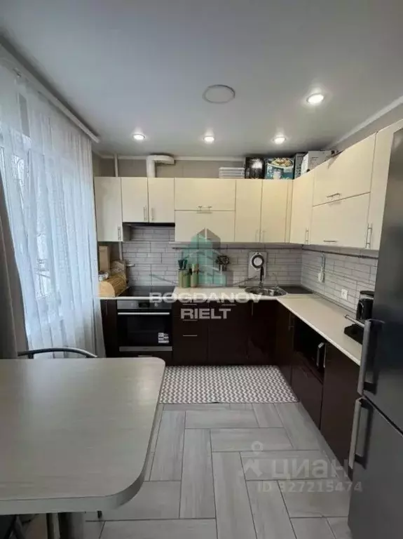 3-к кв. Омская область, Омск 3-й мкр, ул. Путилова, 11А (59.2 м) - Фото 1