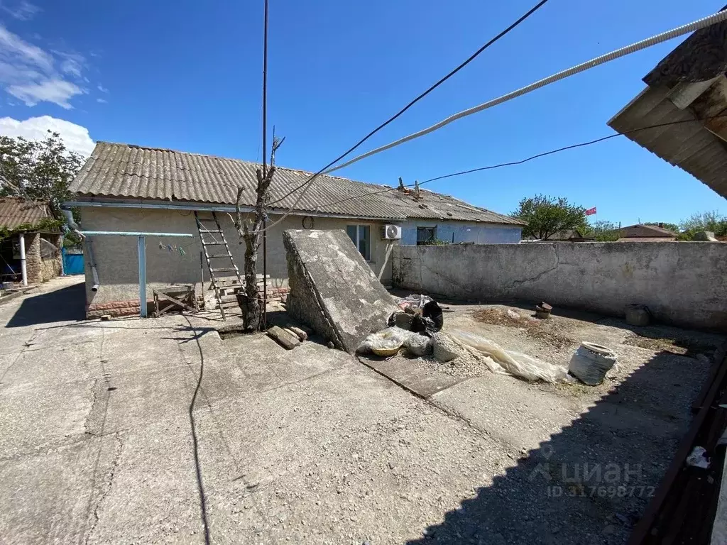 Дом в Крым, Сакский район, с. Ромашкино ул. Шевченко (60 м) - Фото 1