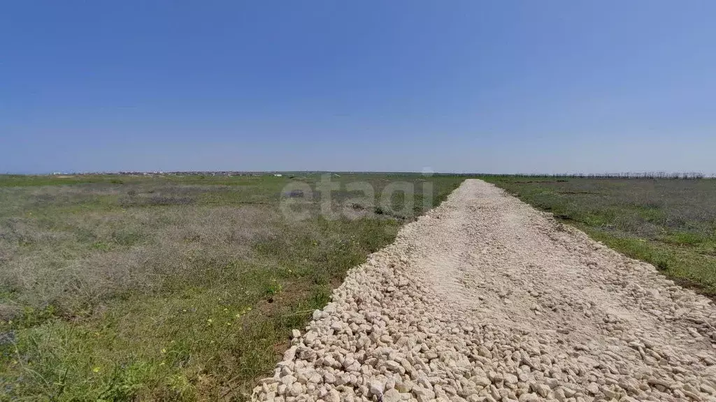 Участок в Крым, Ленинский район, Семисотское с/пос, с. Каменское ул. ... - Фото 1