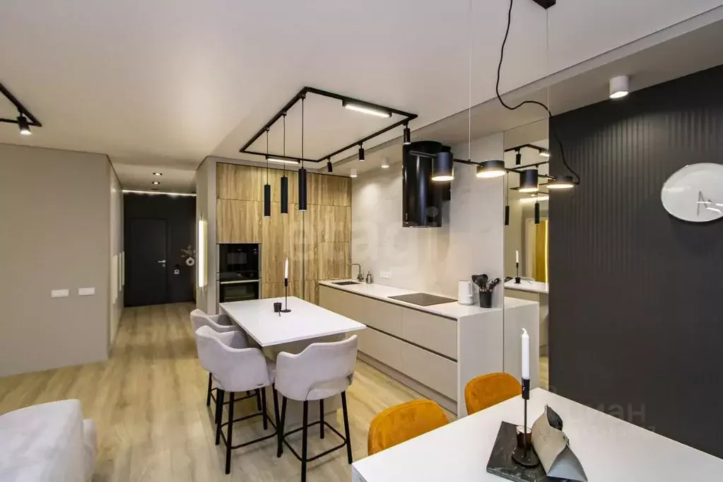 3-к кв. Тюменская область, Тюмень ул. Мельникайте, 30 (129.5 м) - Фото 1