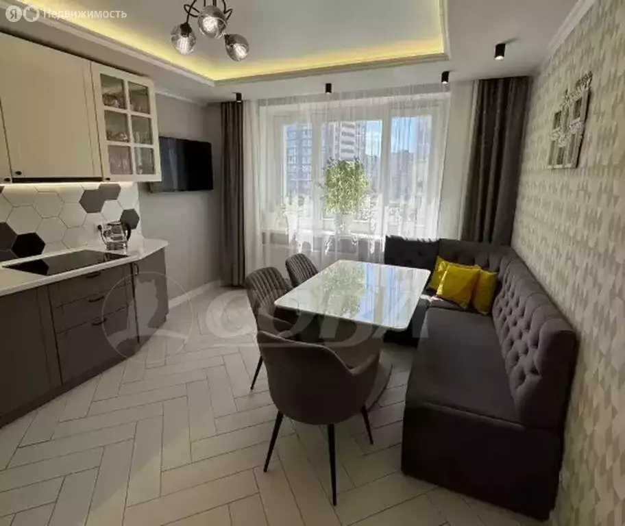 1-комнатная квартира: Тюмень, улица Федюнинского, 62 (47 м) - Фото 1