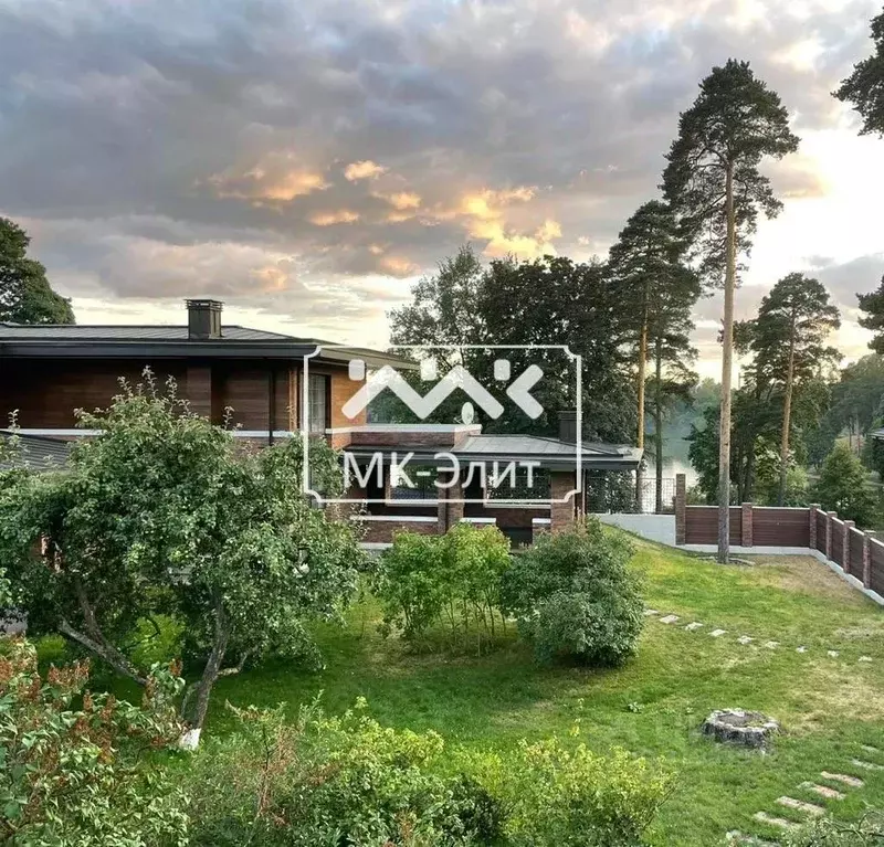 Дом в Санкт-Петербург ул. Александровская, 3 (500 м) - Фото 0