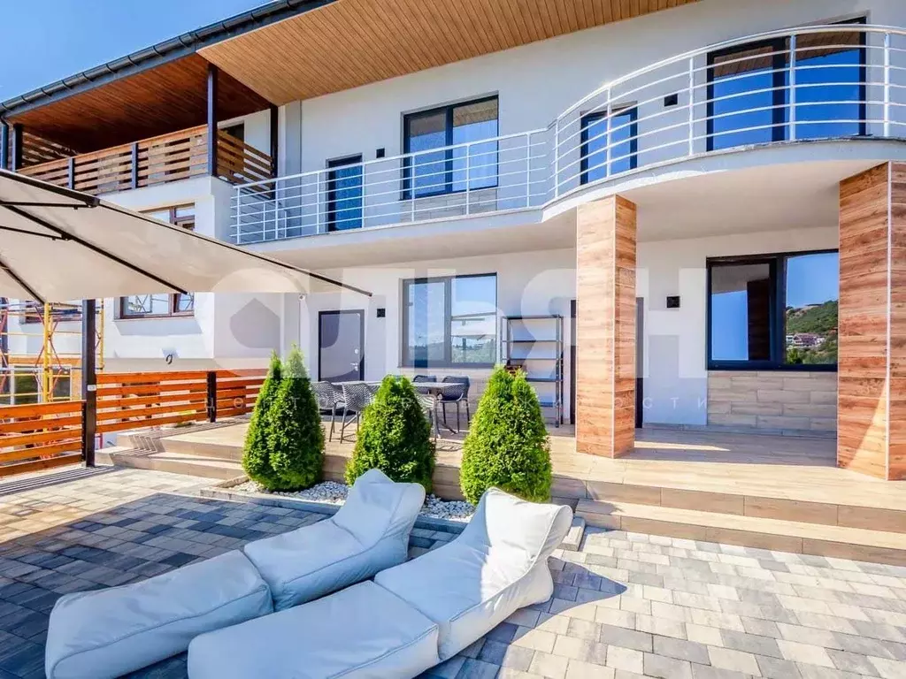 Дом в Крым, Алушта ул. Юбилейная (179 м) - Фото 1