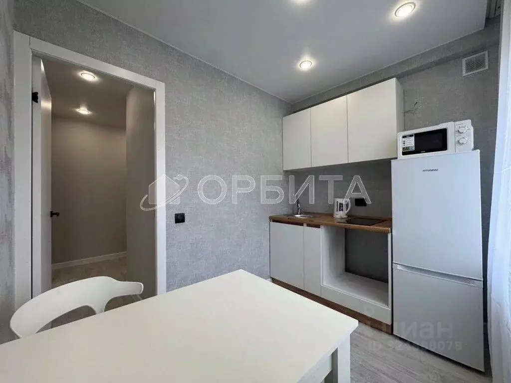 1-к кв. Тюменская область, Тюмень ул. 50 лет Октября, 66 (30.0 м) - Фото 2