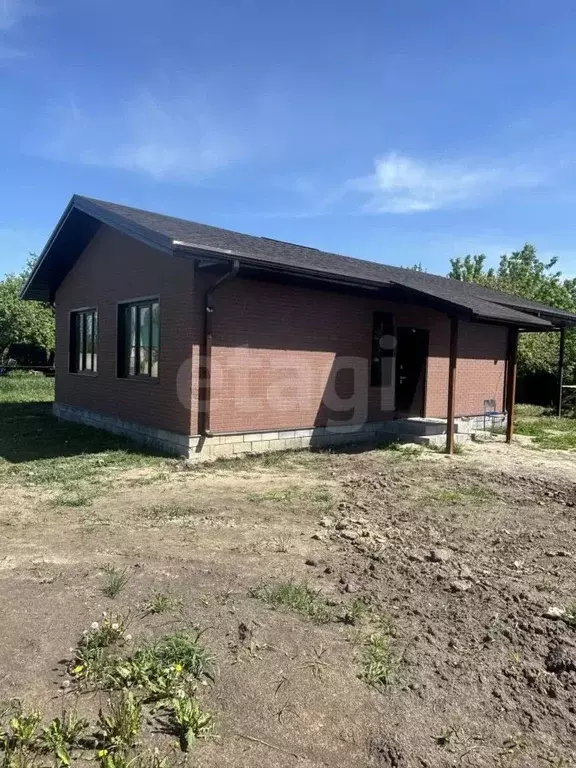 Дом в Белгородская область, Старооскольский городской округ, с. ... - Фото 1