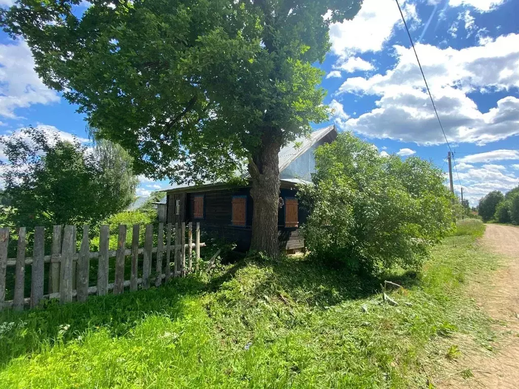 Дом в Вологодская область, Устюженский район, д. Долоцкое  (50 м) - Фото 1