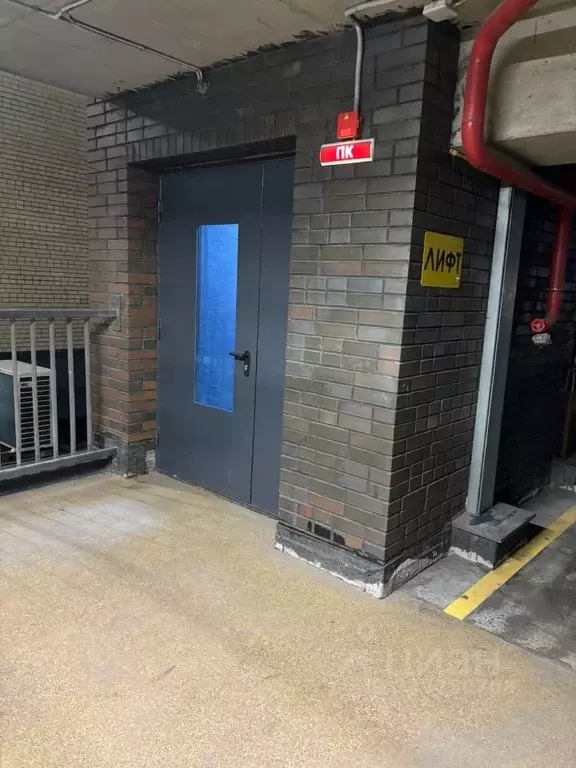 Гараж в Санкт-Петербург Малая Бухарестская ул., 12 (13 м) - Фото 1