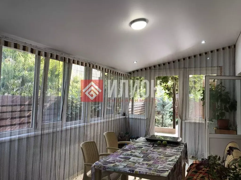 Дом в Крым, Бахчисарайский район, с. Угловое ул. Ленина (255 м) - Фото 2