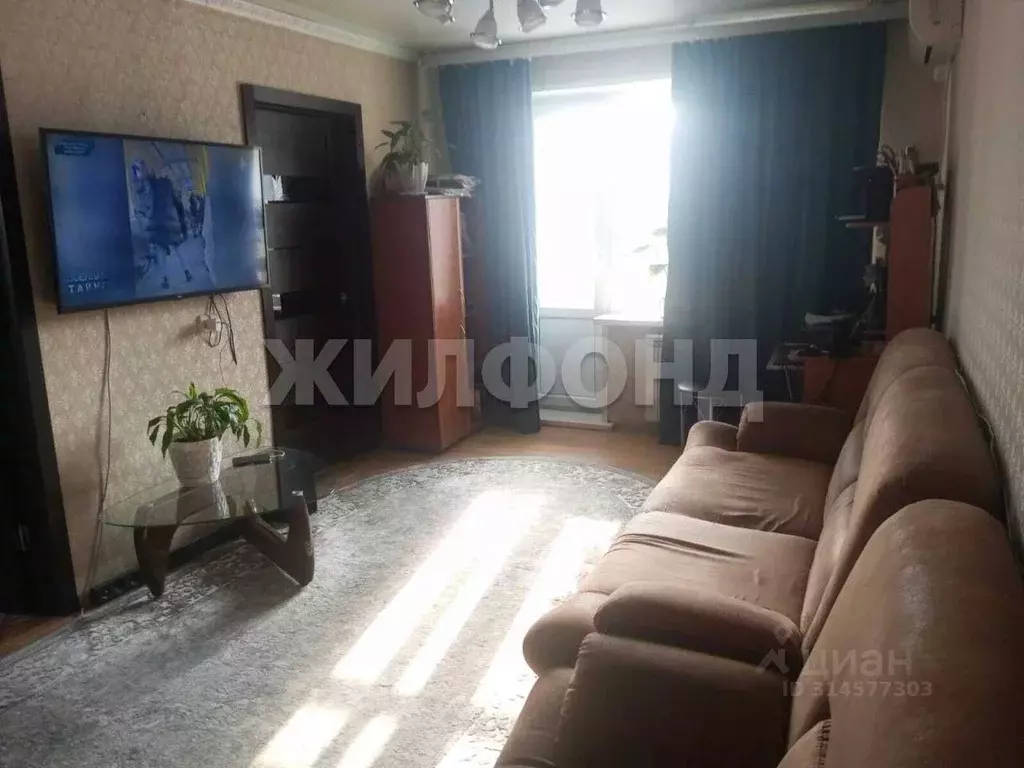 4-к кв. Хакасия, Абакан Трудовая ул., 11 (62.0 м) - Фото 0