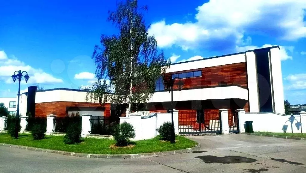Дом 875 м на участке 25,6 сот. - Фото 0