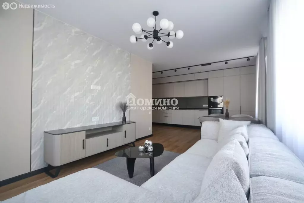 3-комнатная квартира: Тюмень, улица Республики, 204к10 (99.3 м) - Фото 2