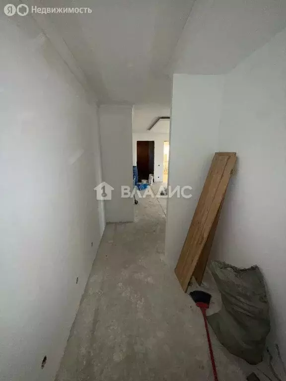 3-комнатная квартира: посёлок городского типа Новоивановское, ... - Фото 1