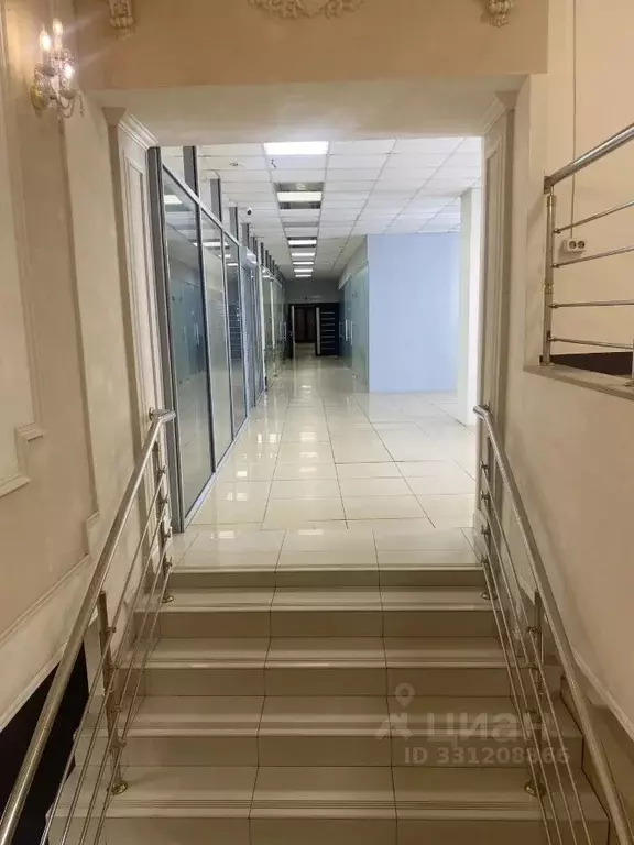 Помещение свободного назначения в Алтайский край, Барнаул просп. ... - Фото 1