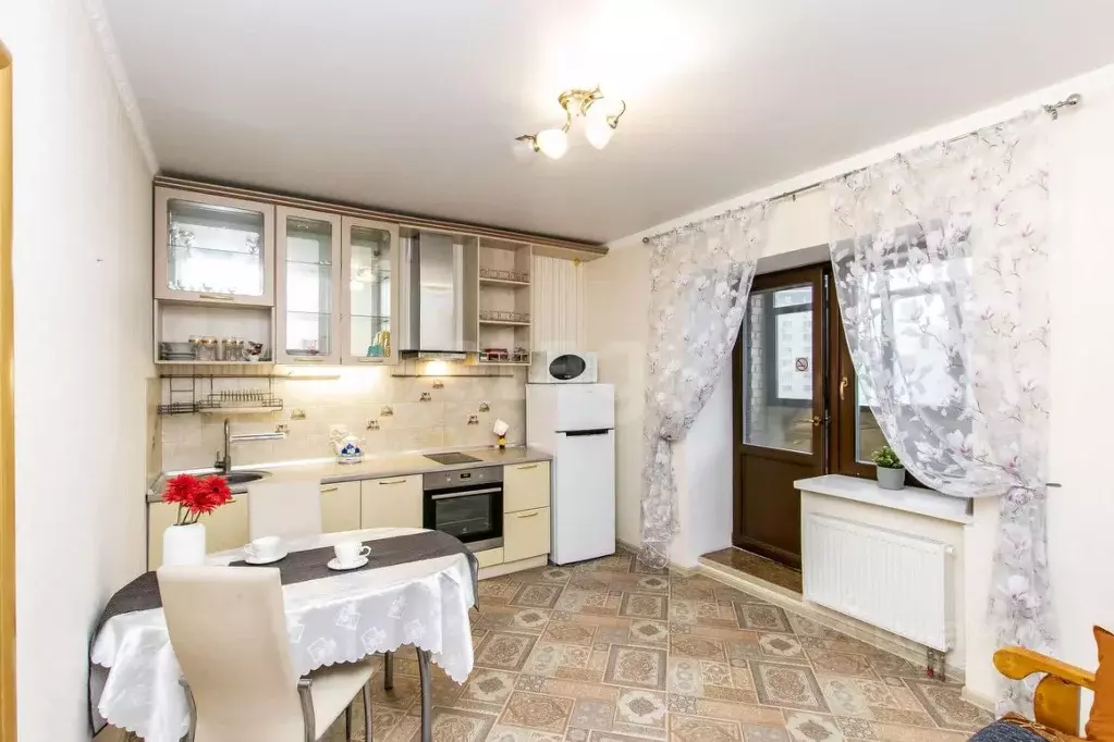 1-к кв. Тюменская область, Тюмень Харьковская ул., 64 (48.5 м) - Фото 1