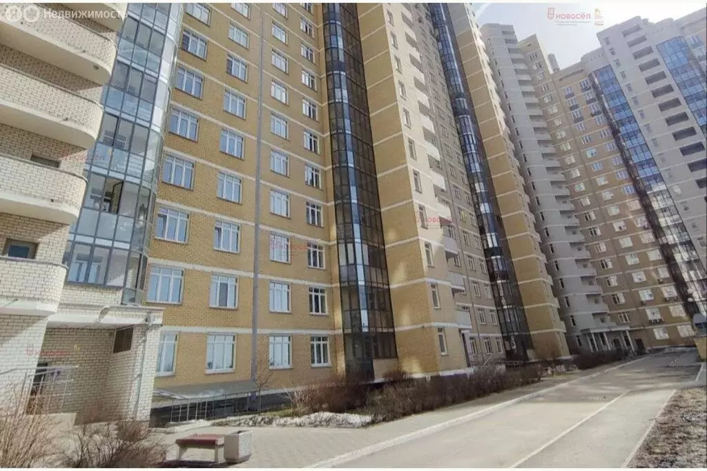 2-комнатная квартира: Екатеринбург, улица 8 Марта, 190 (60.6 м) - Фото 1