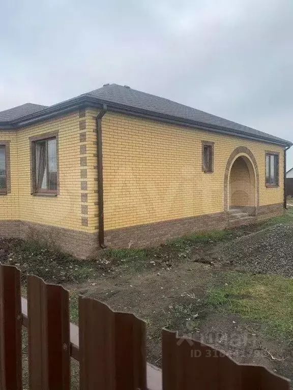 Дом в Ростовская область, Неклиновский район, Новобессергеневское ... - Фото 1