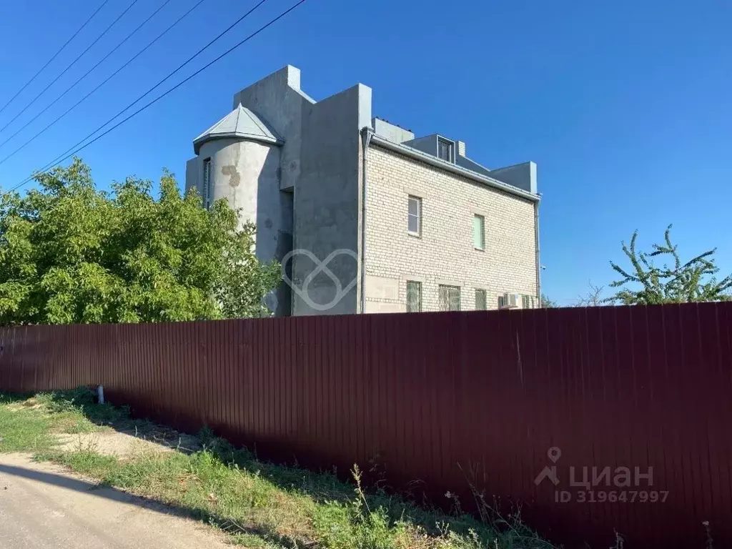 Дом в Волгоградская область, Волгоград Иверская ул. (302 м) - Фото 0
