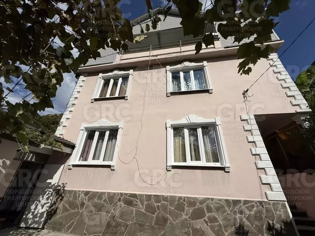 Дом в Краснодарский край, Сочи пос. Лоо, ул. Алычевая, 5 (270 м) - Фото 2