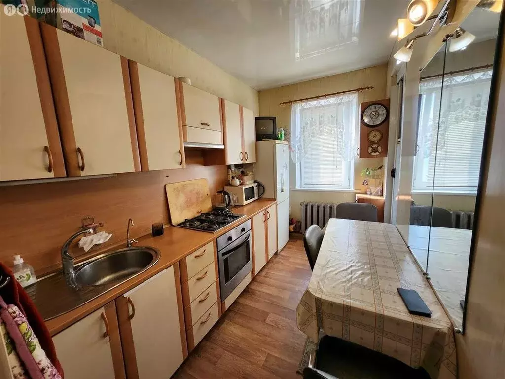 3-комнатная квартира: Астрахань, улица Михаила Луконина, 4 (63.5 м) - Фото 0