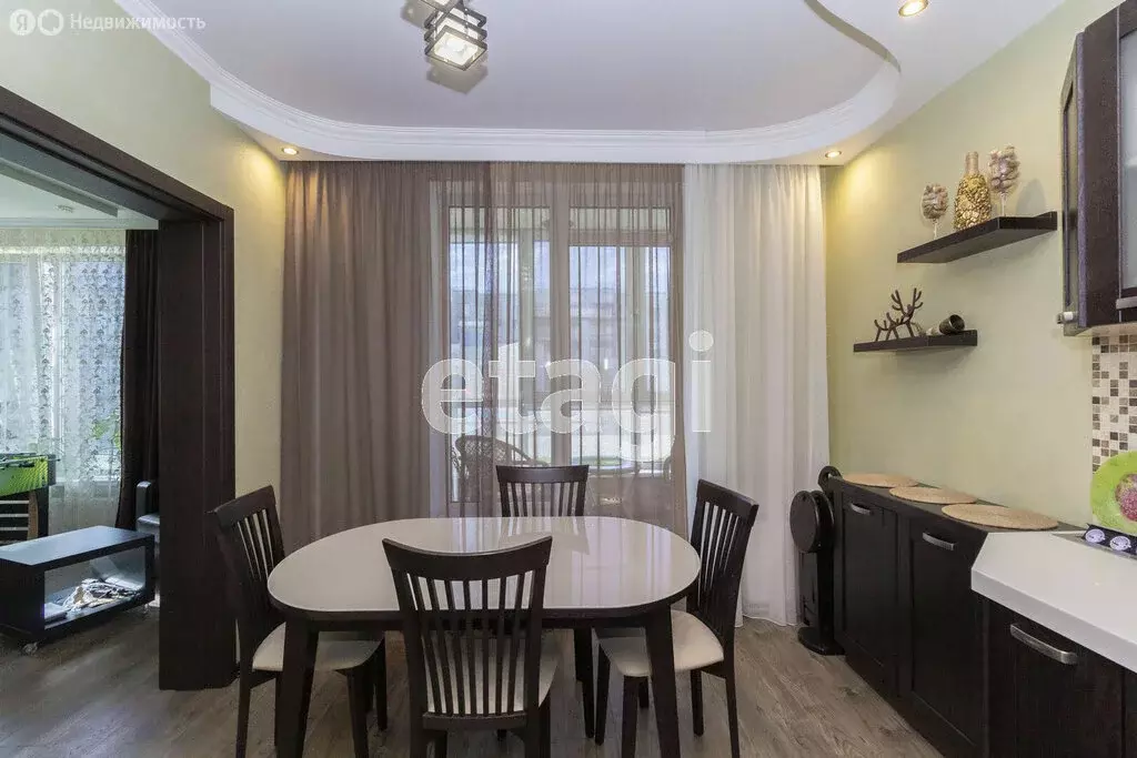 3-комнатная квартира: Тюмень, улица Федюнинского, 30 (89 м) - Фото 1