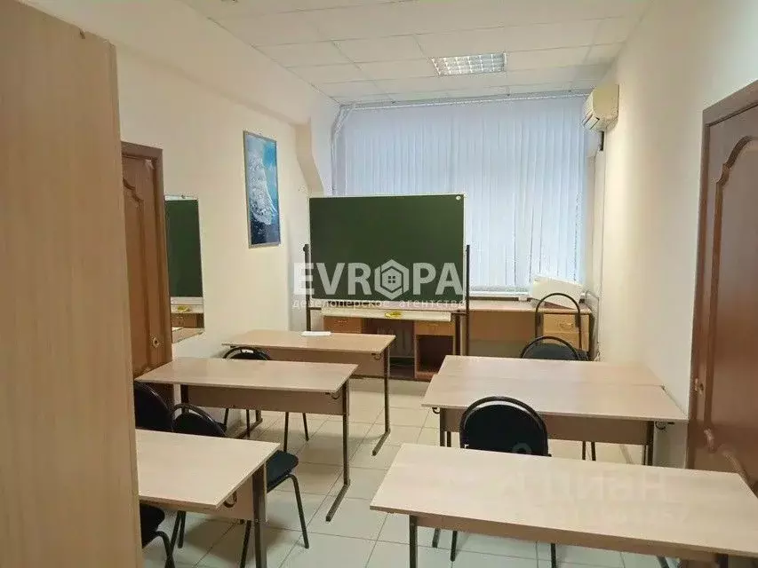 Офис в Ульяновская область, Ульяновск ул. Радищева, 140к2 (70 м) - Фото 0