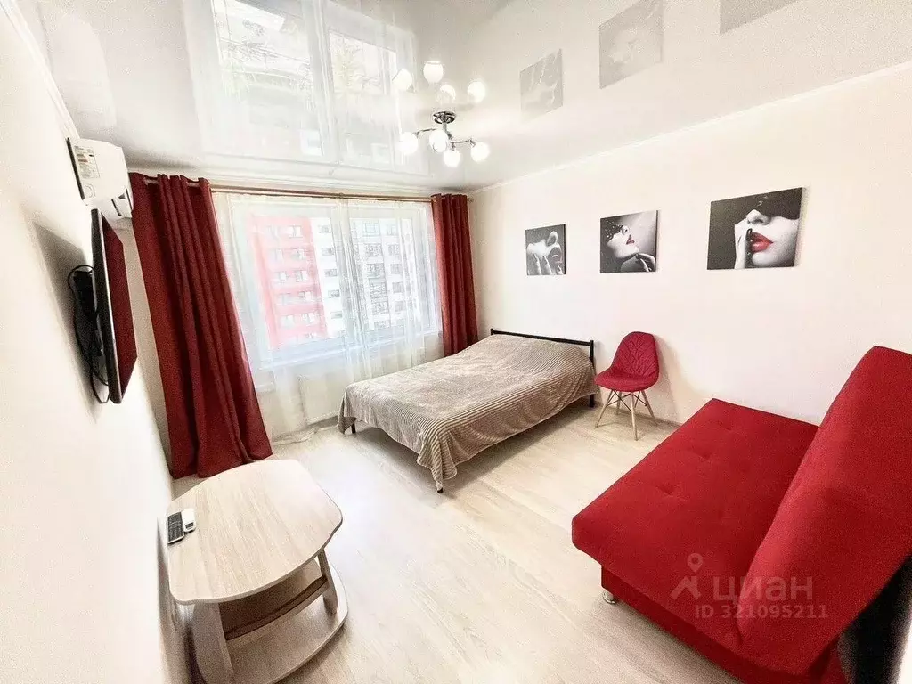 1-к кв. Тюменская область, Тюмень проезд Тихий, 4 (44.0 м) - Фото 0