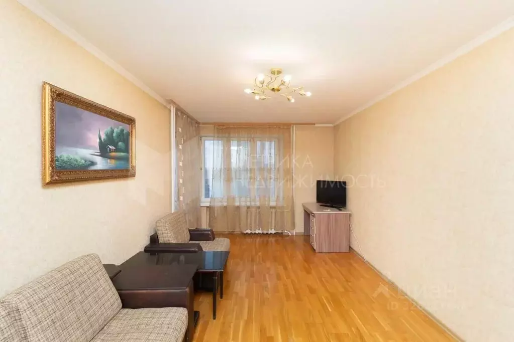 2-к кв. Тюменская область, Тюмень ул. 50 лет Октября, 24к2 (63.5 м) - Фото 0