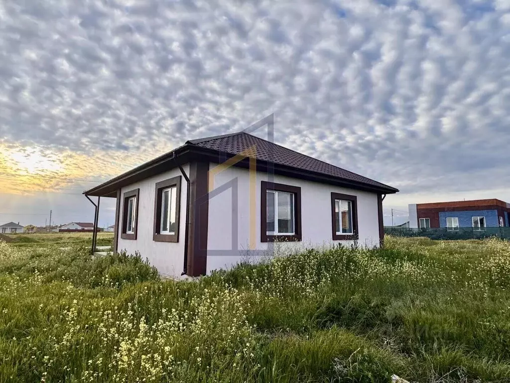 Дом в Крым, Сакский район, с. Лесновка ул. Зеленая, 1 (95 м) - Фото 1