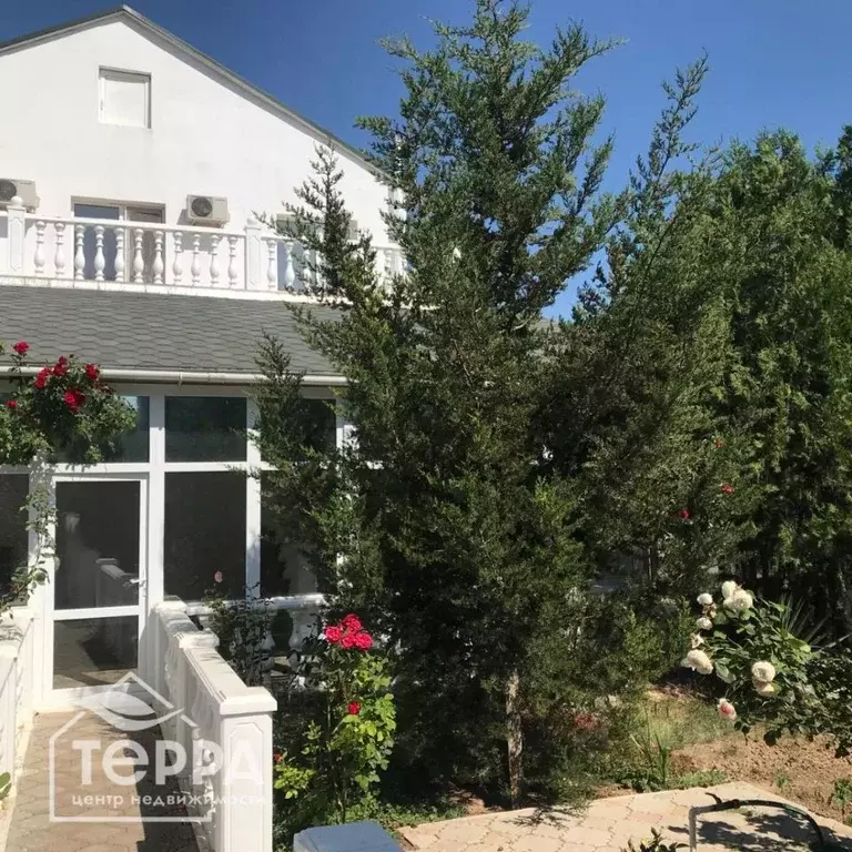 Коттедж в Крым, Сакский район, с. Суворовское ул. Вольная, 35 (250 м) - Фото 0