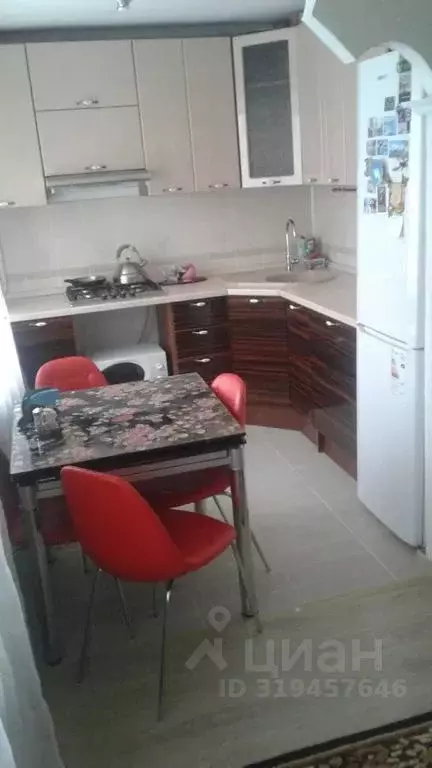 3-к кв. Пермский край, Губаха ул. Дегтярева, 6 (56.0 м) - Фото 0