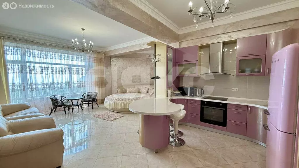 Квартира-студия: Алушта, Чатырдагская улица, 1А (49.5 м) - Фото 0