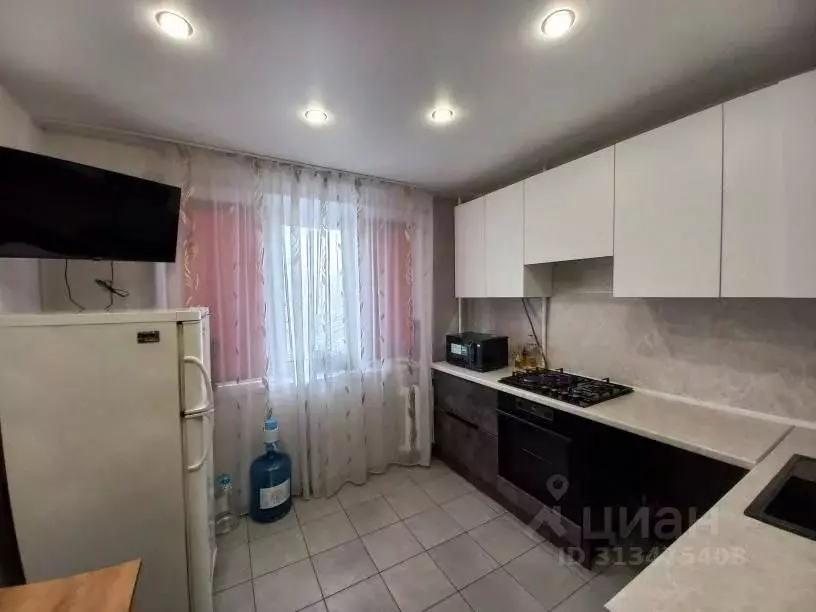 4-к кв. Псковская область, Псков ул. Ижорского Батальона, 8 (77.5 м) - Фото 1