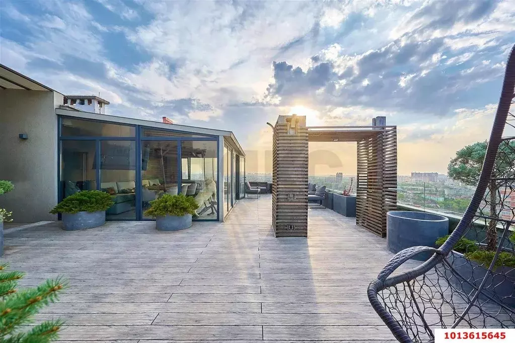 6-к кв. Краснодарский край, Краснодар Гаражная ул. (283.3 м) - Фото 1