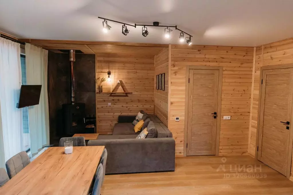 Дом в Алтай, Чемальский район, Урочище Каратурук тер.  (82 м) - Фото 1