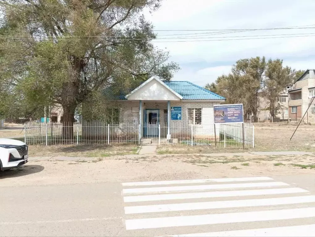 Помещение свободного назначения в Калмыкия, пос. Ики-Бурул, 1-й мкр 25 ... - Фото 1