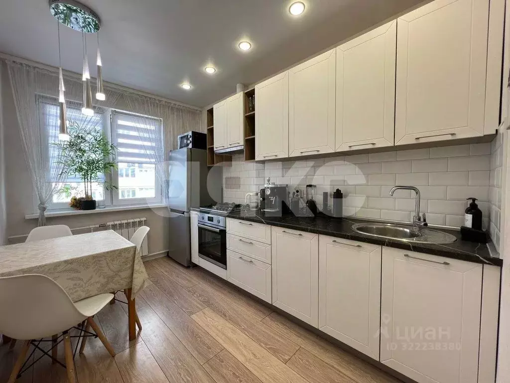 3-к кв. Тульская область, Тула ул. Братьев Жабровых, 9 (64.0 м) - Фото 0