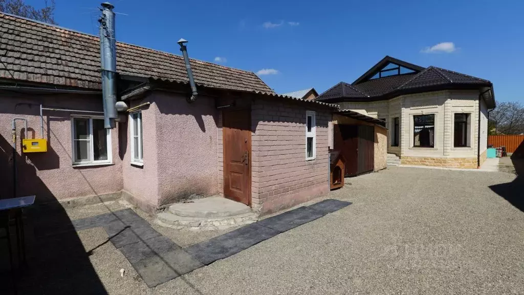 Дом в Ставропольский край, Ставрополь №26 мкр, ул. Глинки, 4 (250 м) - Фото 1