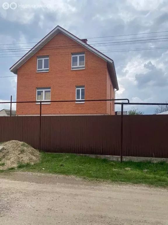 Дом в село Верхнерусское, Полевая улица (289 м) - Фото 1