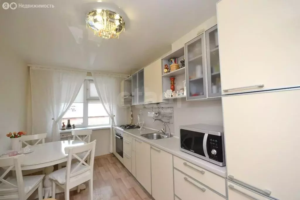 3-комнатная квартира: Якутск, улица Чернышевского, 16 (61.8 м) - Фото 1