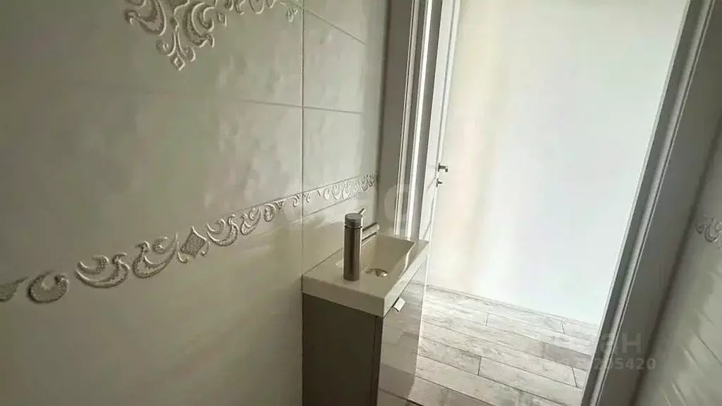 3-к кв. Оренбургская область, Оренбург ул. Фронтовиков, 8/2 (75.0 м) - Фото 1