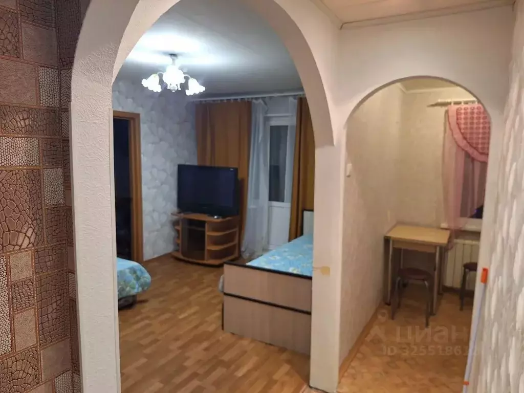 2-к кв. Ленинградская область, Тихвин 1-й мкр, 18 (45.0 м) - Фото 1