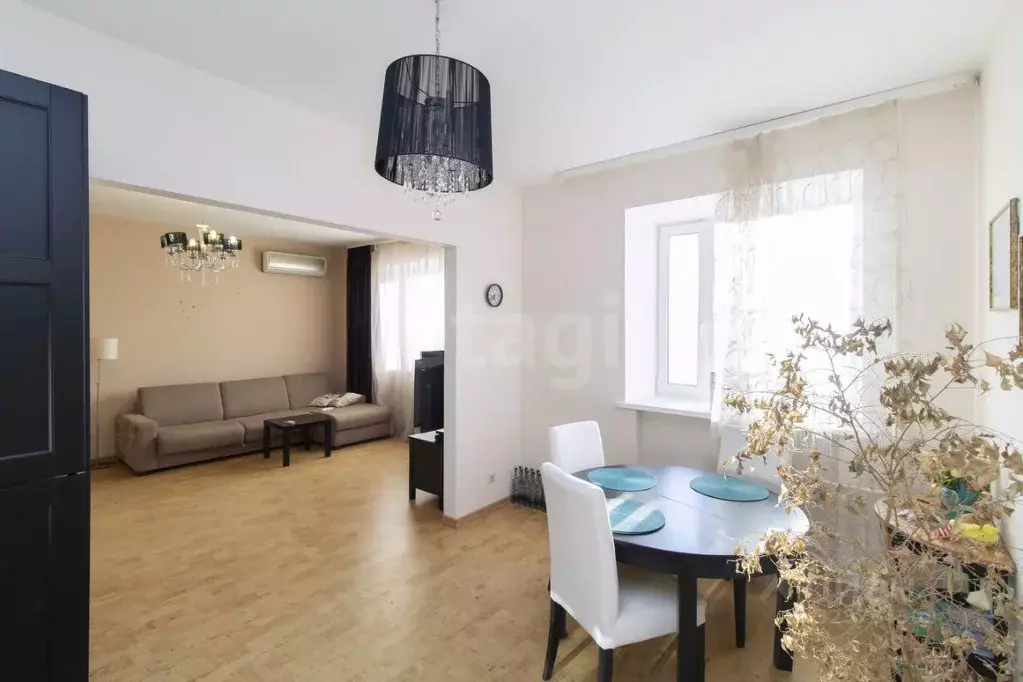 2-к кв. Тюменская область, Тюмень ул. Орджоникидзе, 11 (66.7 м) - Фото 1