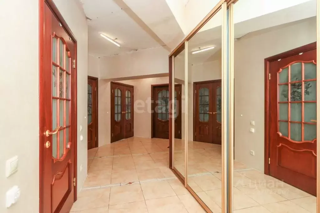 3-к кв. Иркутская область, Иркутск ул. Красноказачья, 114 (140.0 м) - Фото 1