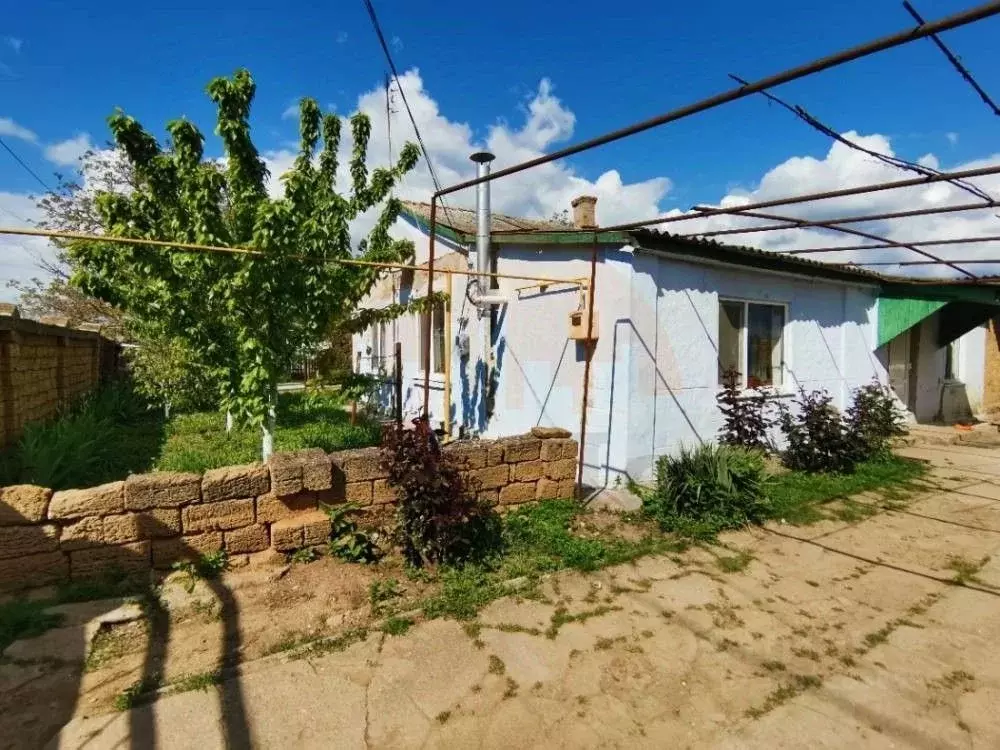 Дом в Крым, Сакский район, с. Виноградово ул. Молодежная (63 м) - Фото 1