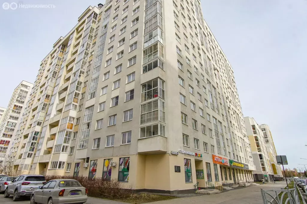 3-комнатная квартира: Екатеринбург, улица Павла Шаманова, 6 (82.5 м) - Фото 1