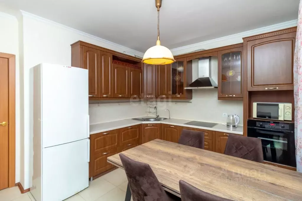 2-к кв. Тюменская область, Тюмень ул. Газовиков, 43 (75.0 м) - Фото 1
