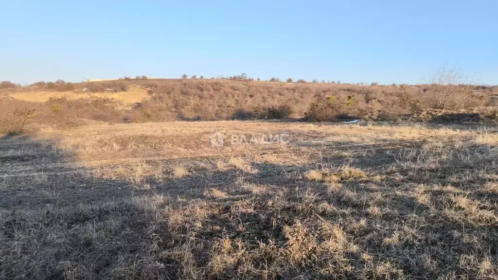 Участок в Крым, Симферопольский район, Мазанское с/пос, с. Опушки ул. ... - Фото 1