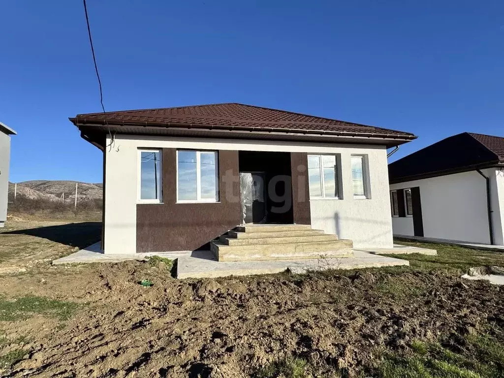 Дом в Крым, Симферопольский район, Добровское с/пос, с. Перевальное  ... - Фото 1