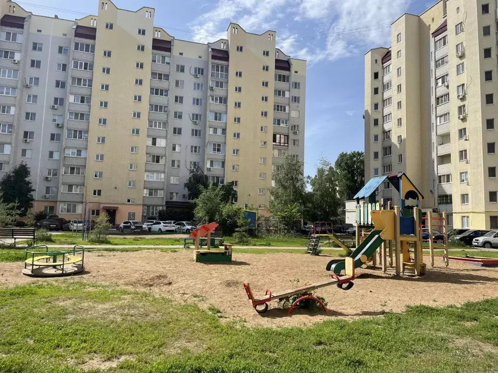 2-к кв. Саратовская область, Энгельс Полтавская ул., 11/4 (70.0 м) - Фото 1
